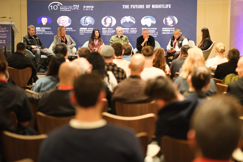 Panel dyskusyjny Future of Nightlife podczas International Nightlife Congress z udziałem ekspertów branży nightlife i publiczności.